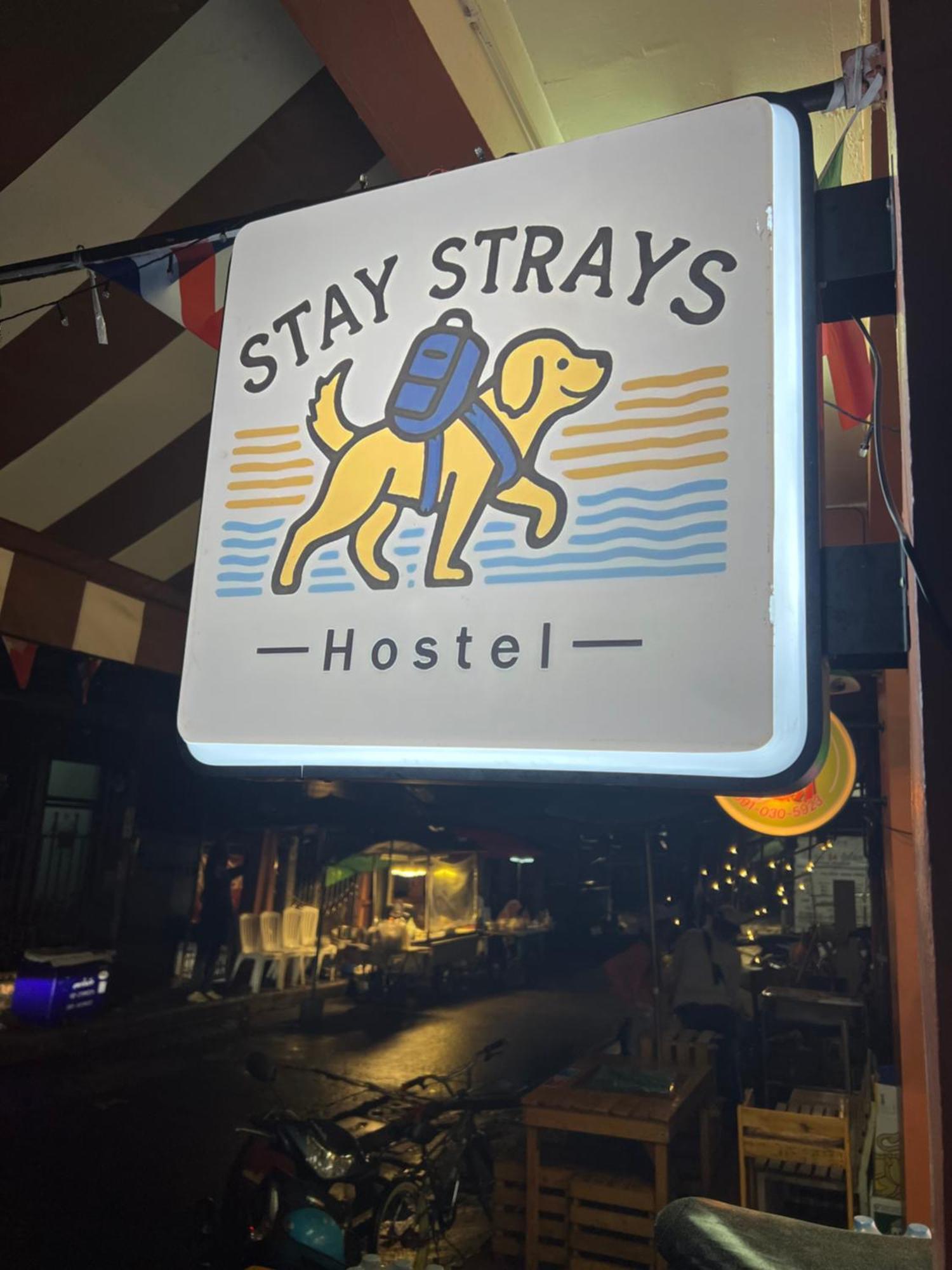 Stay Strays Hostel Bangkok Exterior foto